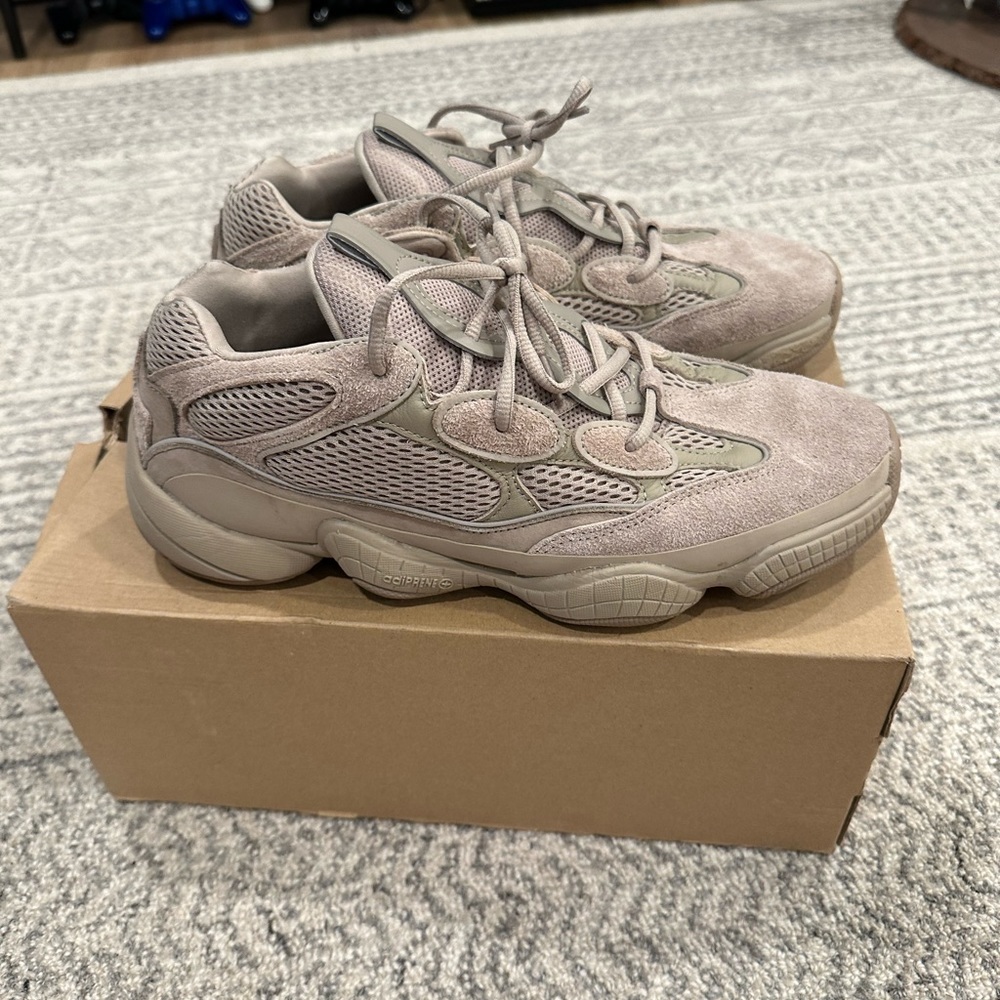 Yeezy 500 taupe light sz12